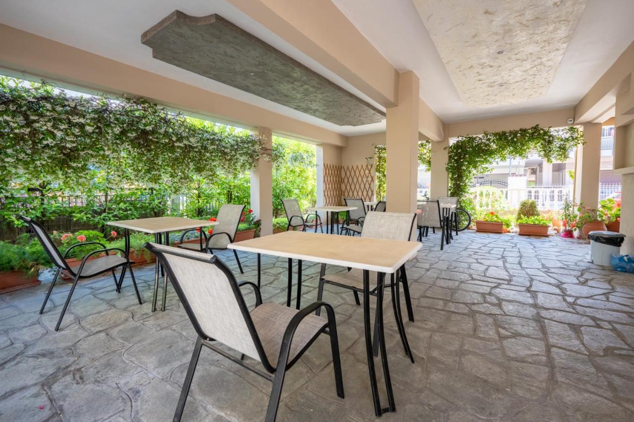 Milonas House Apartments Paralia Dionysiou Bagian luar foto