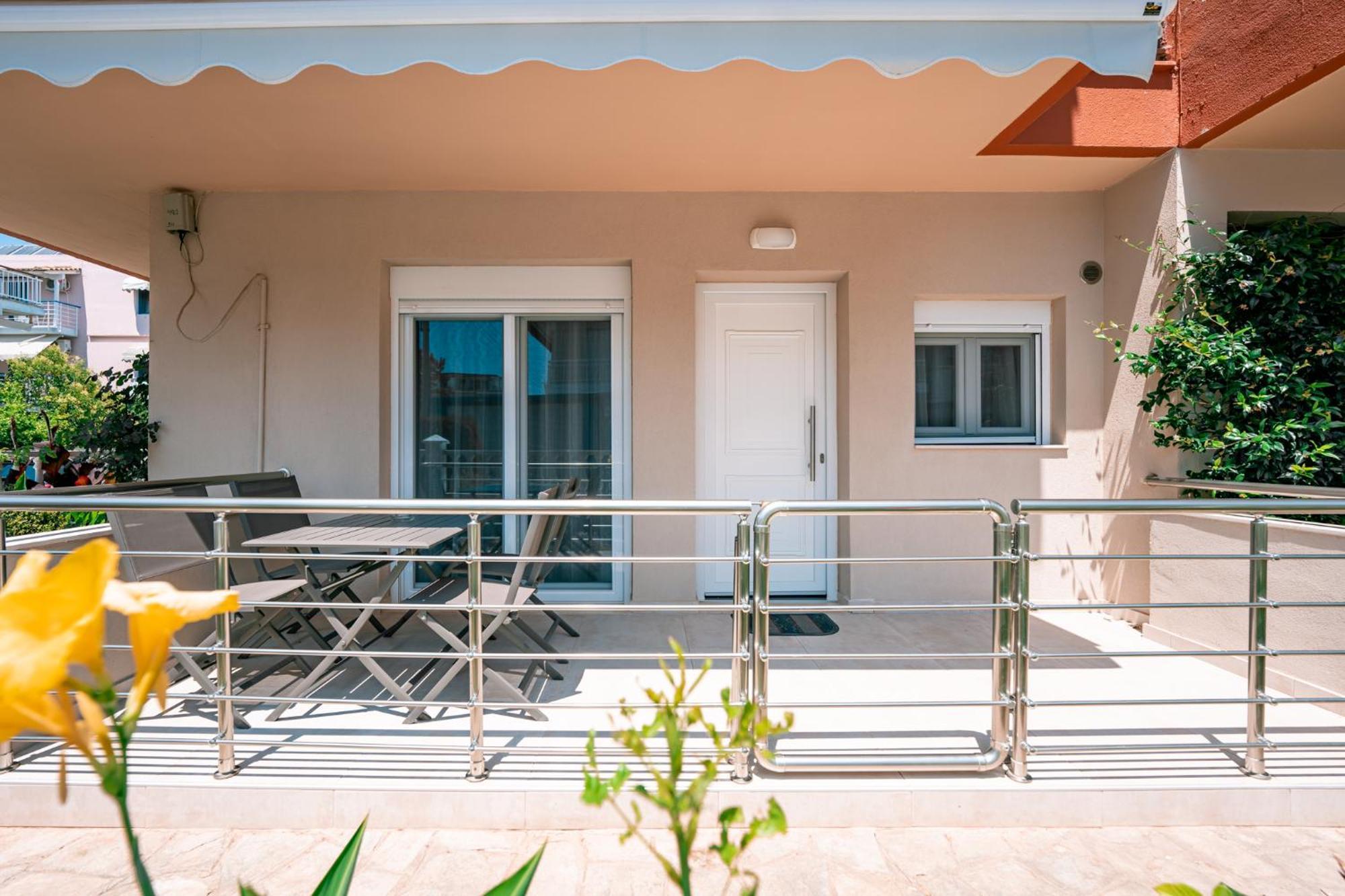 Milonas House Apartments Paralia Dionysiou Bagian luar foto